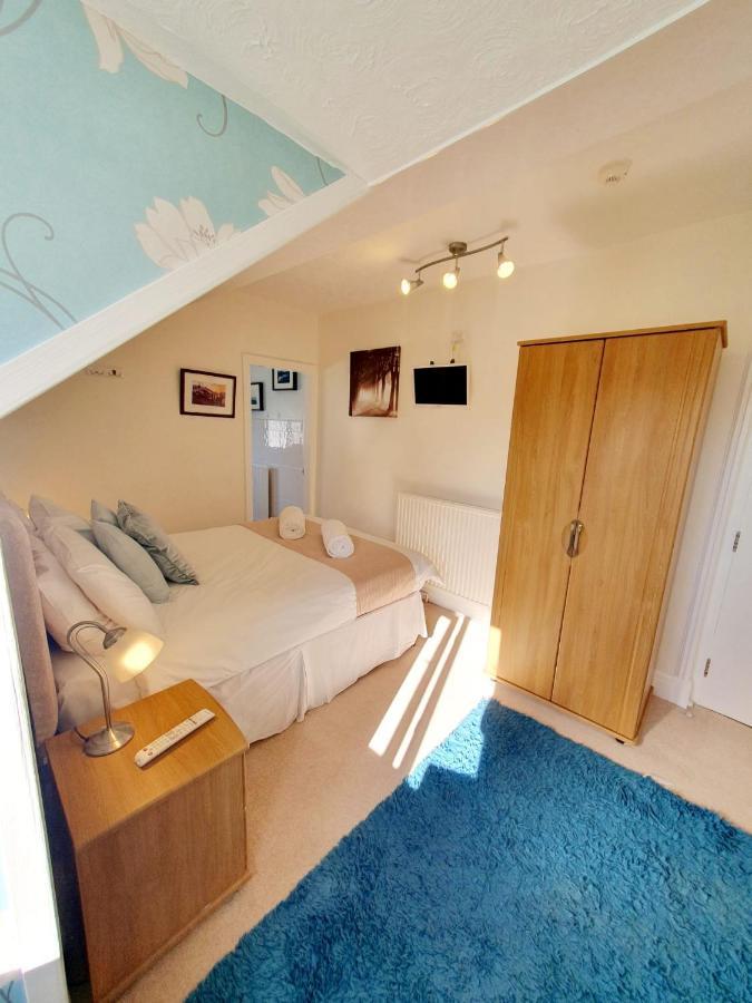 Cleave Court Guest House ลันดิดโน ภายนอก รูปภาพ