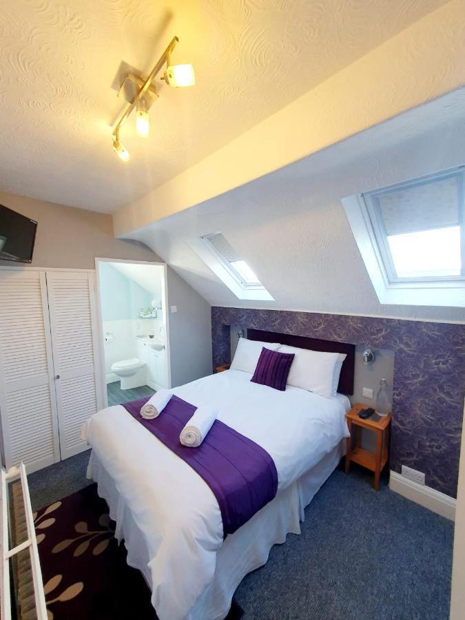 Cleave Court Guest House ลันดิดโน ภายนอก รูปภาพ