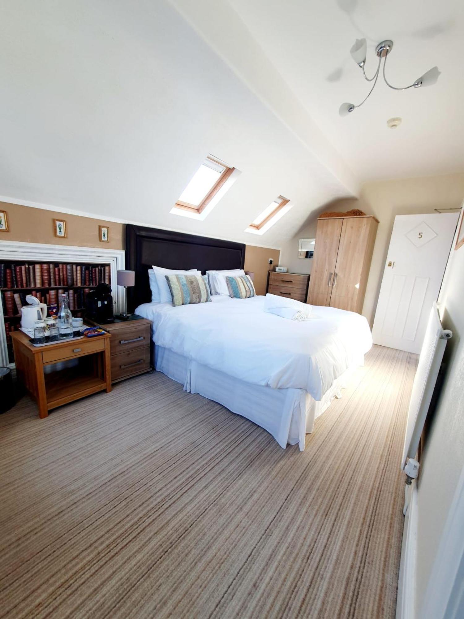 Cleave Court Guest House ลันดิดโน ภายนอก รูปภาพ
